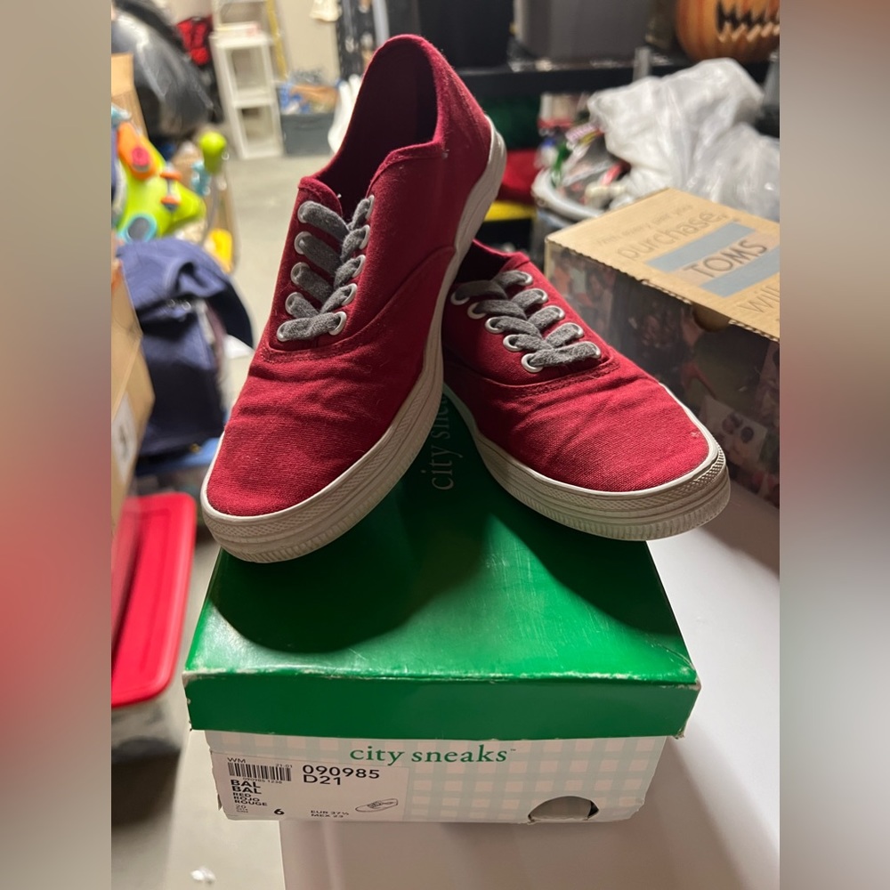 Payless City Sneaks